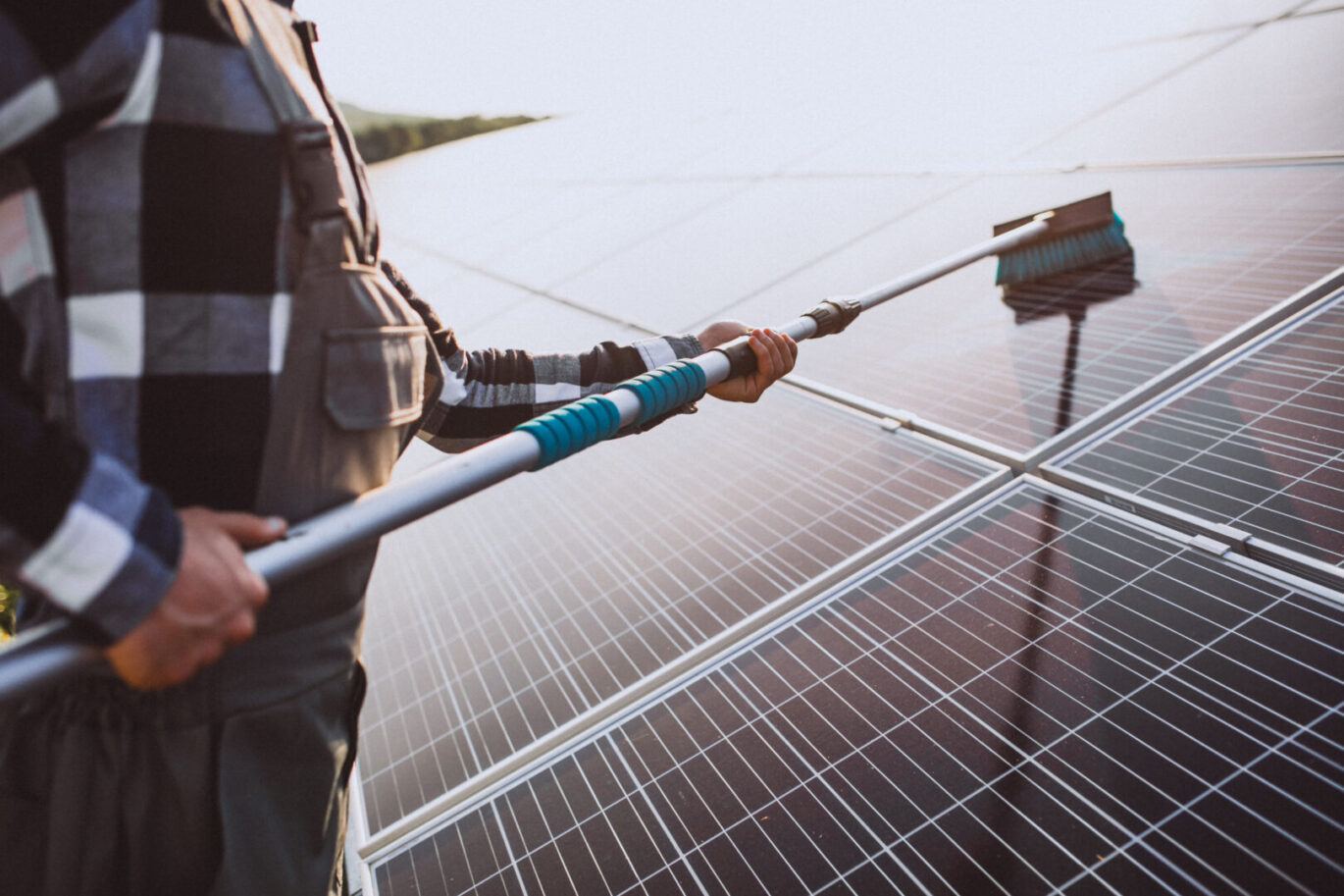 Zonnepanelen schoonmaken